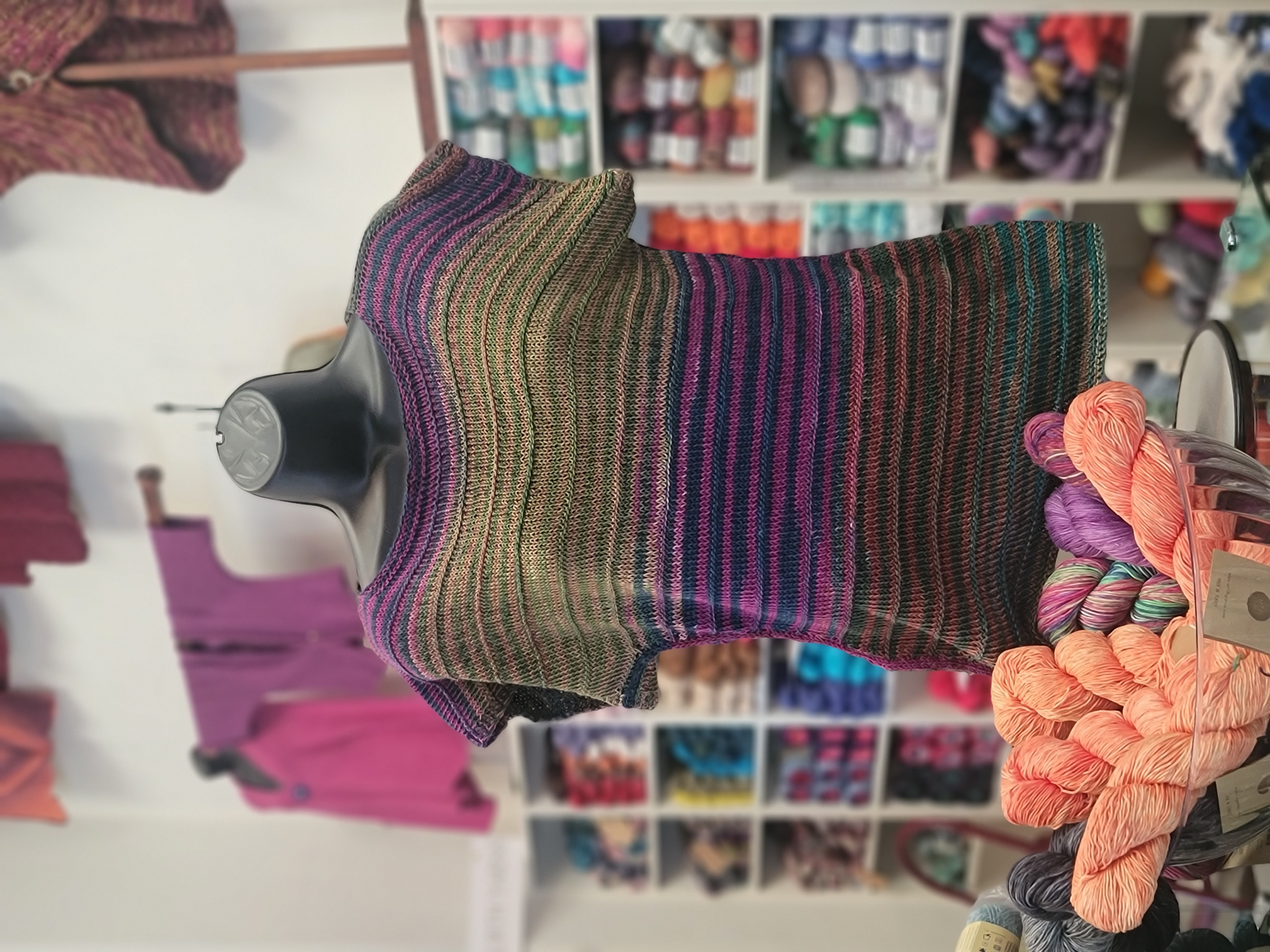 Looking Glass Yarn & Gifts shop image